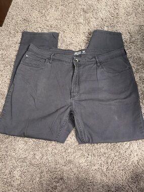 Izod Men's Slim Straight Jeans in Dark Gray